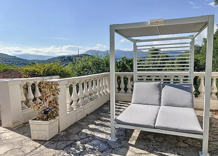 Villa Amazing View For Your Holidays *